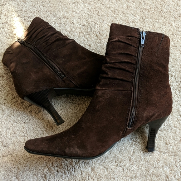 New white mountain suede booties - Picture 2 of 7